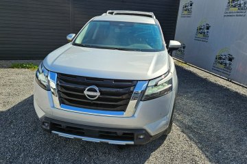 Nissan Pathfinder 4 x 4